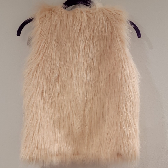 Forever 21 Girls Pink Faux Fur Vest with side pockets Sz 13/14 NWT - Picture 2 of 14
